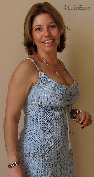 Date this voluptuous Brazil girl Simone from PARANAGUA B2799