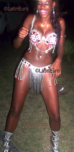 Date this good-looking Brazil girl Adelaide from ESPIRITO SANTO B2807