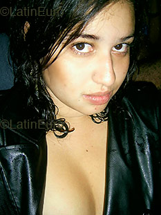 Date this nice looking Brazil girl Fabienne from BRASILIA B3023