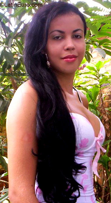 Date this good-looking Brazil girl Wecila from MARABA B3036