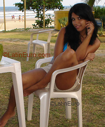Date this attractive Brazil girl Michelle from PRAIA GRANDE B3039
