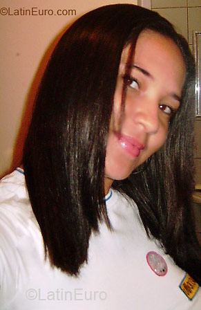 Date this good-looking Brazil girl Carmen from TERESINA B3071