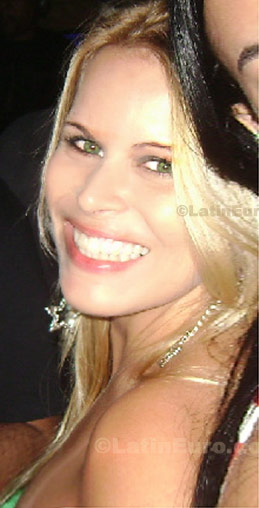 Date this foxy Brazil girl Naiara from Divinopolis B31