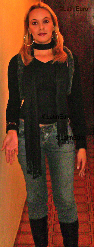 Date this sultry Brazil girl Graziely from GUARATINGUETA B3163