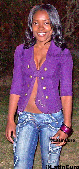 Date this pretty Brazil girl Silvana from Barra Mansa B318