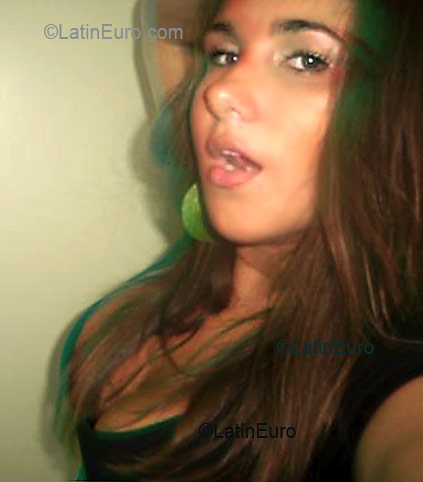 Date this cute Brazil girl Rafaella from RIO DE JANEIRO B3198