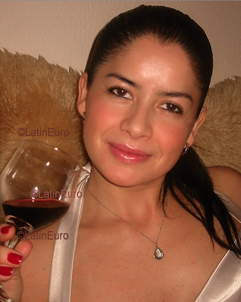 Date this hard body Brazil girl Carmen from CAMPINAS B3203