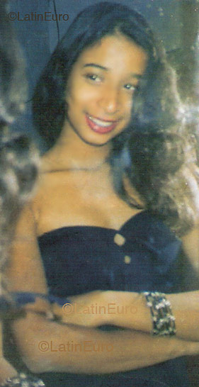 Date this happy Brazil girl Carla from LAURO DE FREITAS B3228