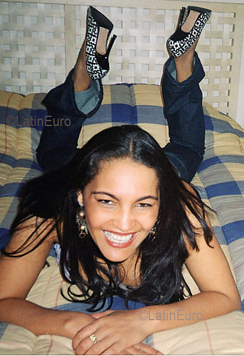 Date this fun Brazil girl Clara from SERRA B3296