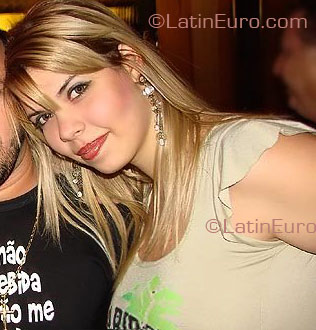 Date this happy Brazil girl Luana from CARIACICA B3360