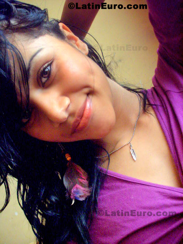 Date this passionate Brazil girl Mariana from Ibirite B340
