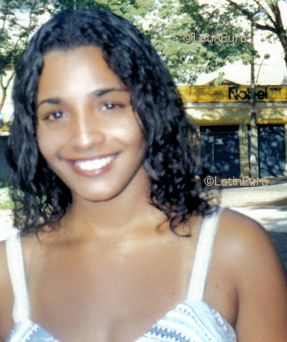 Date this fun Brazil girl Quecia from RIO DE JANEIRO B3504