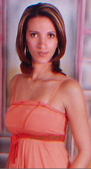 Date this nice looking Brazil girl Tatiara from RIO DE JANEIRO B3512