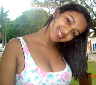Date this voluptuous Brazil girl Viviane from GOIANIA B3657