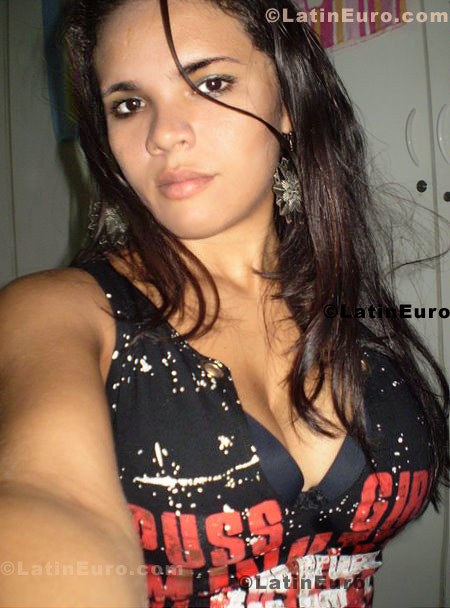 Date this voluptuous Brazil girl Cinthia from Fortaleza B371