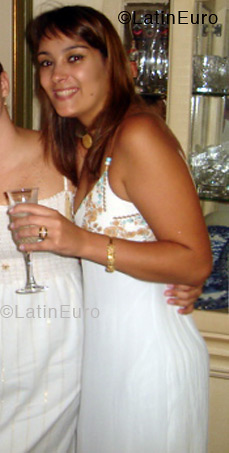 Date this delightful Brazil girl Paula from UBERLANDIA B3751