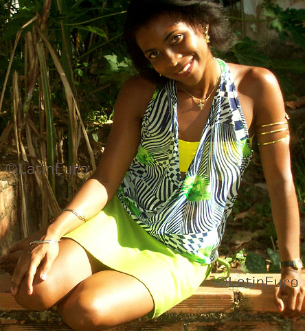 Date this funny Brazil girl Elyana from SALVADOR B2351