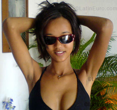 Date this stunning Brazil girl Julyana from ITABUNA B3890