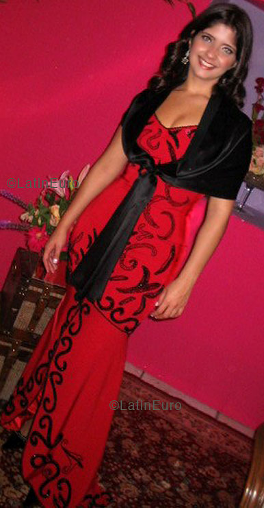 Date this beautiful Brazil girl Aline from  B3936