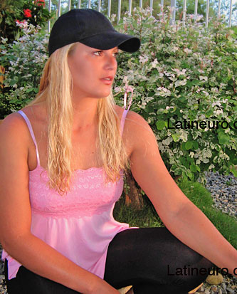 Date this nice looking Brazil girl Cristiane from CAMBORIU B4052