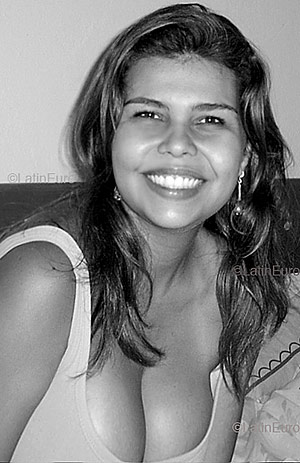 Date this attractive Brazil girl Rachael from  B4068