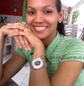 Date this charming Brazil girl Fernanda from Brazlandia B408