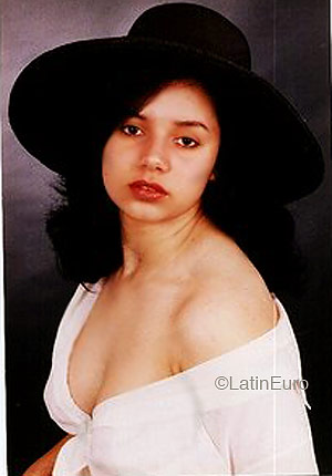 Date this nice looking Brazil girl Denise from LONDRINA B4208