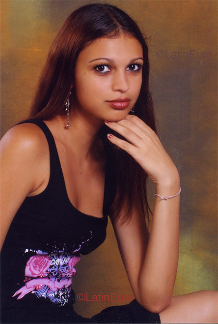 Date this exotic Brazil girl Ana from UBERLANDIA B4218