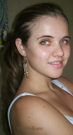 Date this stunning Brazil girl Barbara from RIO DE JANEIRO B4393