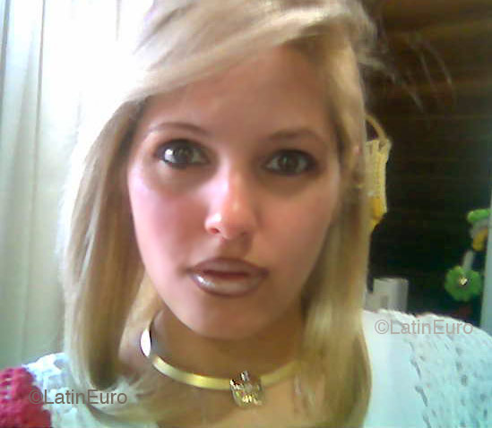 Date this georgeous Brazil girl Karen from CURITIBA B4459