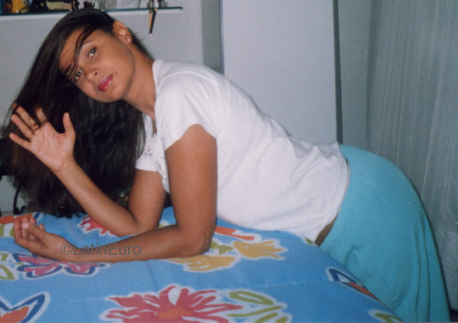 Date this happy Brazil girl Rosemary from RIO DE JANEIRO B4558