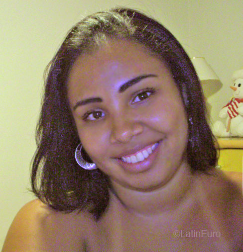 Date this attractive Brazil girl Vanessa from RIO DE JANEIRO B4728