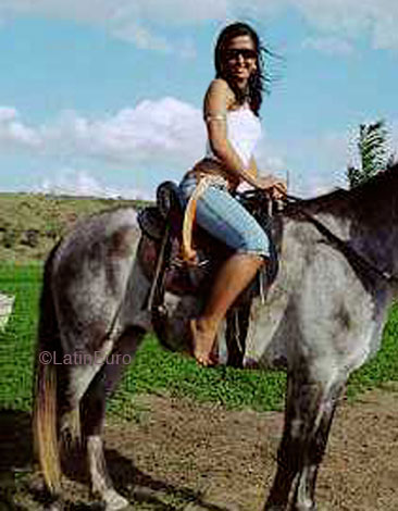 Date this nice looking Brazil girl Nidia from SALVADOR B4831