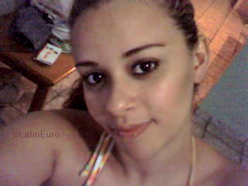 Date this good-looking Brazil girl Thais from PERUIBE B4843
