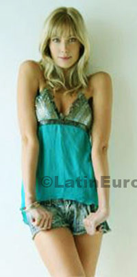 Date this sensual Brazil girl Loirinha from Rio de Janeiro B485