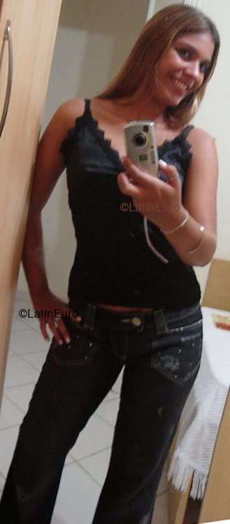 Date this sultry Brazil girl Andrielle from PRAIA GRANDE B4929