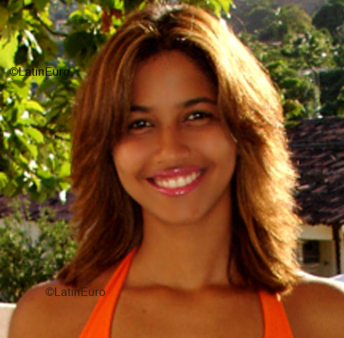 Date this sensual Brazil girl Ana from MOREIRA B4979