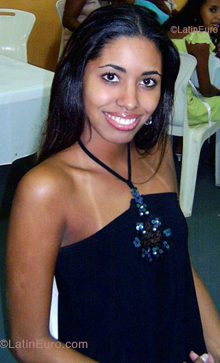 Date this happy Brazil girl Ticiany from RIO DE JANEIRO B4981