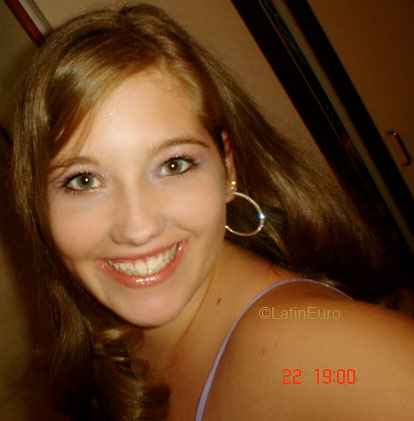 Date this happy Brazil girl Giovana from ITAJAI B5105
