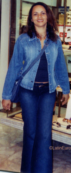 Date this funny Brazil girl Silvania from Recife B2143