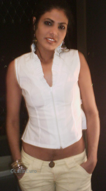 Date this hard body Brazil girl Tatiane from SALVADOR B5499