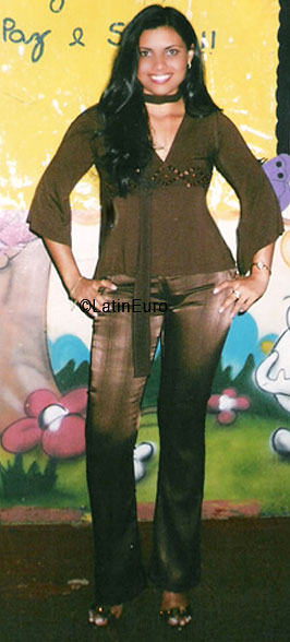 Date this charming Brazil girl Alexandra from BRASILIA B5503