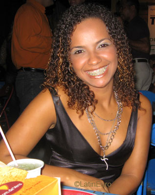 Date this nice looking Brazil girl Laura from RECIFE B6064