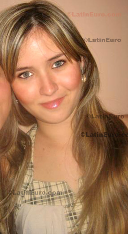Date this pretty Brazil girl Fabricia from Goiania B637