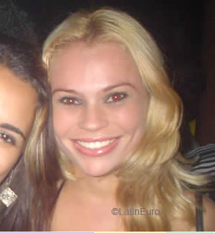 Date this happy Brazil girl Hevellin from PORTO B6436