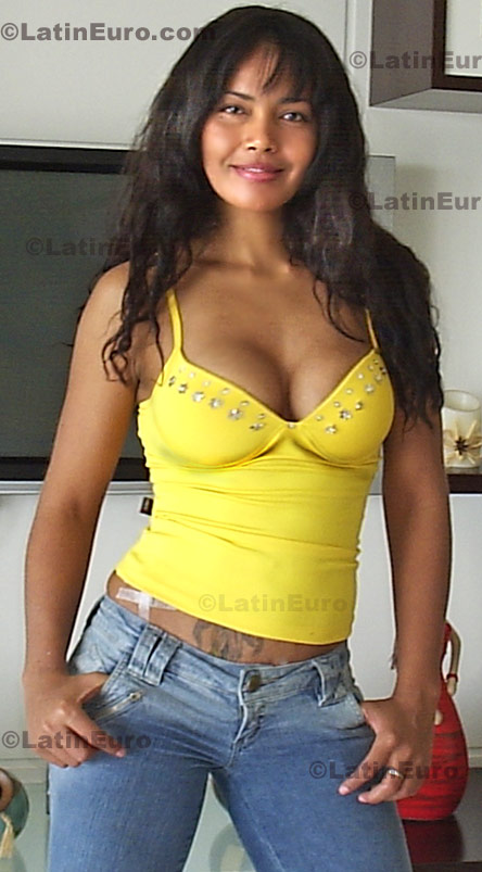 Date this sultry Brazil girl Thina from Cuiaba B656