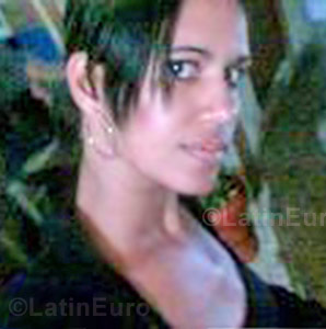 Date this voluptuous Brazil girl Debora from Salvador B678