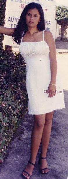 Date this hard body Brazil girl Alessandra from BONOPOLIS B7157