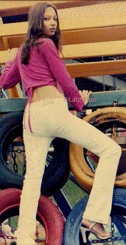 Date this hard body Brazil girl Clarissa from  B7170