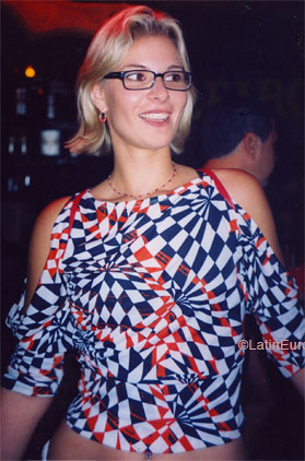 Date this charming Brazil girl Simone from CARDEAL B7242